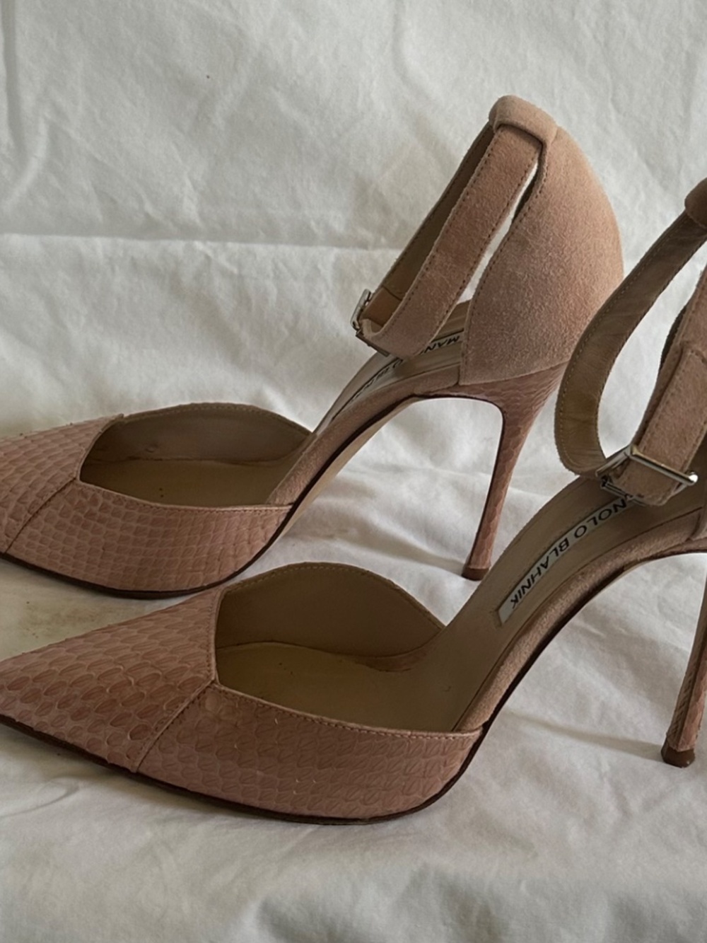 Manolo Blahnik pink suede & snakeskin pumps - Picture 2 of 7